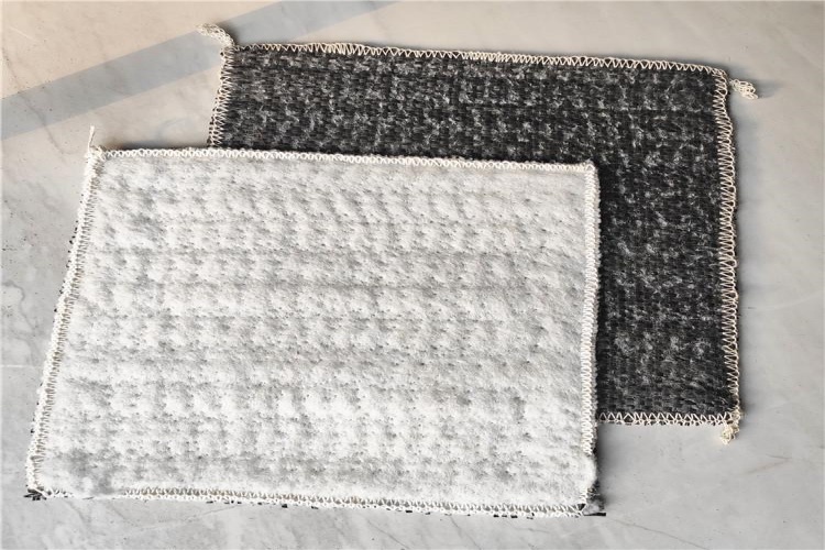 Completed water reservoir lined with a GCL system