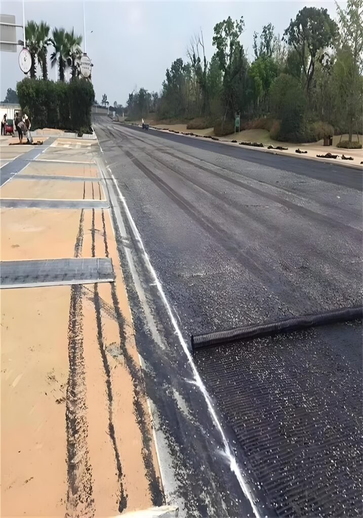 asphalt geogrid laying 副本