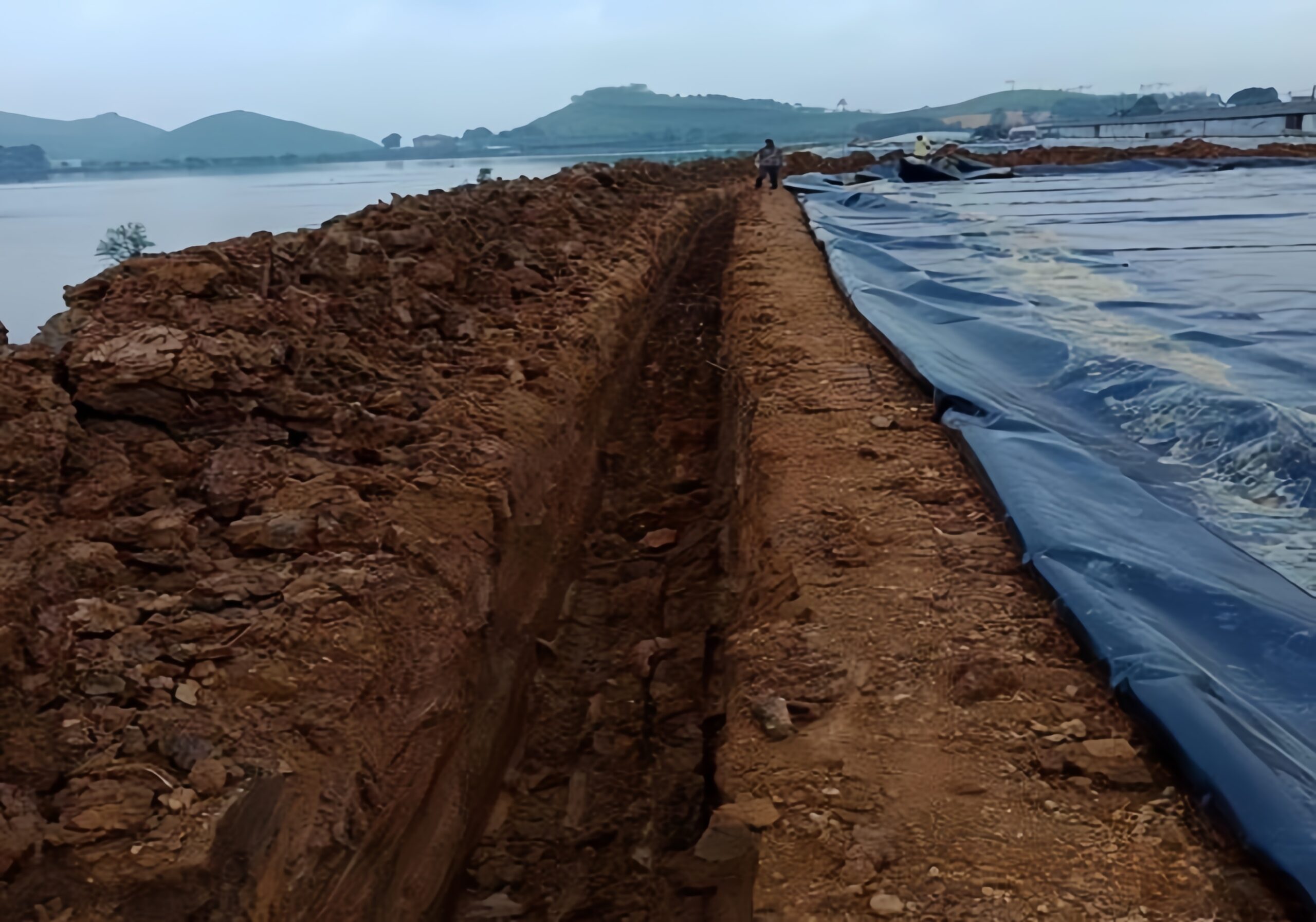 Comparison of V-shaped, trapezoidal, and square anchor trench profiles for different soil types