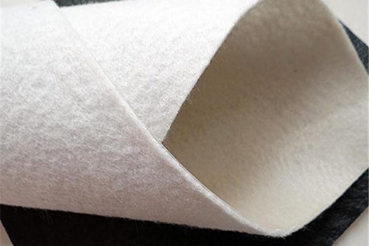 What Are the Characteristics and Uses of Nonwoven Geotextiles?