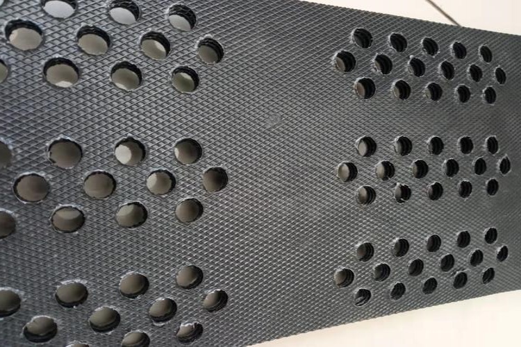 Textured vs. Smooth Geocell Sheets: Which Provides Better Soil Interaction?