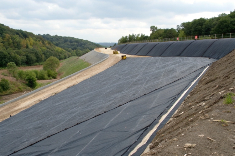 A diagram of a landfill showing textured liner on the steep slopes and smooth liner on the flat bottom