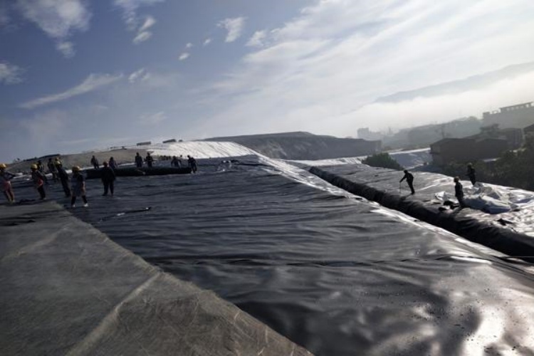 HDPE embedded anchor strip cast into a concrete wall before geomembrane welding