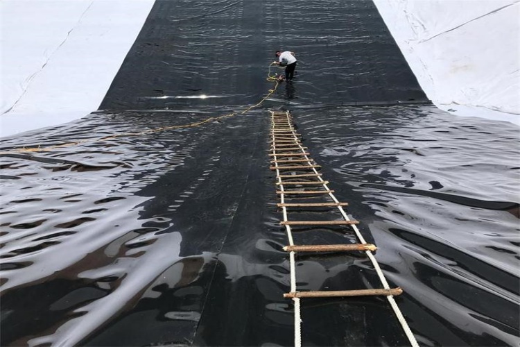 An infographic showing how pull-out forces increase with a steeper slope angle and less stable soil