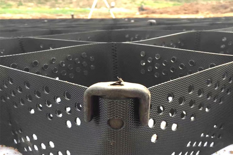 Close-up of geocell welds and cell structure