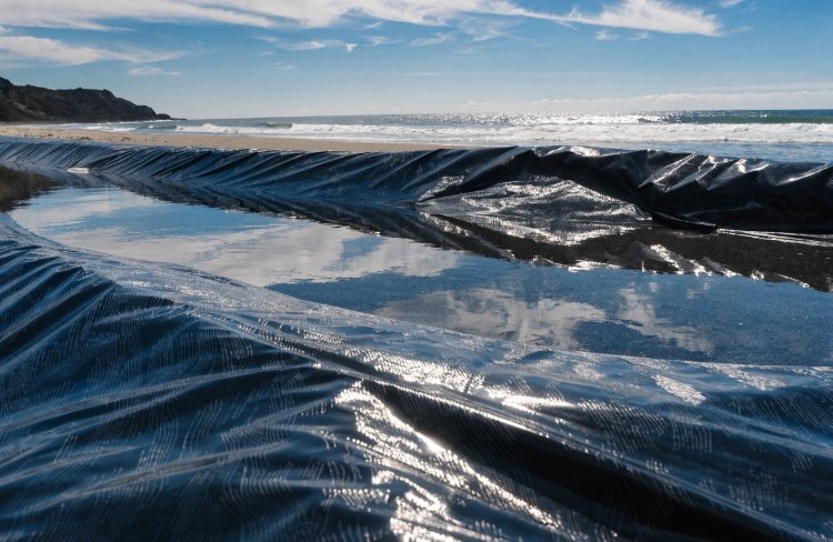 HDPE liner wrinkling due to thermal expansion